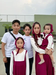 Khanh Thi and Phan Hien's Daughter Looks Adorable in Vietnam's National Flag Shirt - image 4
