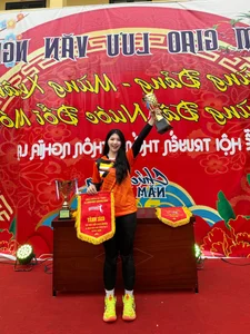 Stunning 1.72m Tall Female Wrestler Becomes Social Media Sensation at Village Festival - image 5
