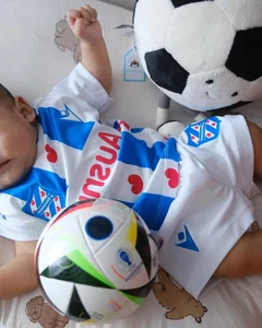 Footballer Doan Van Hau Officially Reveals His Son's Face to the Public - image 8