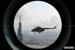 Aerial Spectacle: Fighter Jets and Helicopters Train Over Ho Chi Minh City - image 15