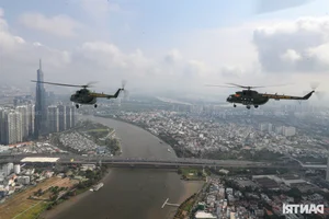 Aerial Spectacle: Fighter Jets and Helicopters Train Over Ho Chi Minh City - image 1