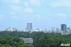 Aerial Spectacle: Fighter Jets and Helicopters Train Over Ho Chi Minh City - image 3