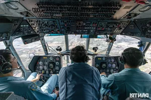 Aerial Spectacle: Fighter Jets and Helicopters Train Over Ho Chi Minh City - image 8