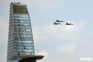 Aerial Spectacle: Fighter Jets and Helicopters Train Over Ho Chi Minh City - image 18