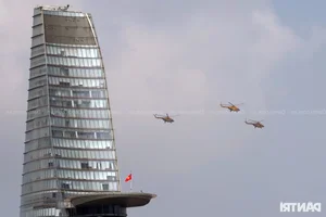 Aerial Spectacle: Fighter Jets and Helicopters Train Over Ho Chi Minh City - image 4