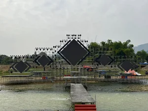 Cao Bang's Unique Stream-Side Countdown Stage Sparks Online Debate - image 5