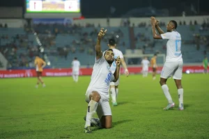 Nam Dinh Closes in on V-League Title After Dramatic Victory Against HAGL - image 7