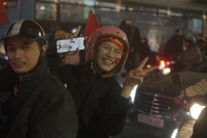 Beautiful Football Fans Celebrate Vietnam National Team Historic Victory - image 4