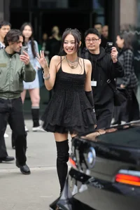 6 K-Pop Idols Who Are Global Fashion Icons and Trendsetters in 2024 - image 8