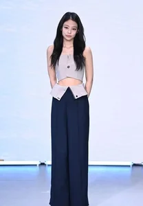 6 K-Pop Idols Who Are Global Fashion Icons and Trendsetters in 2024 - image 14