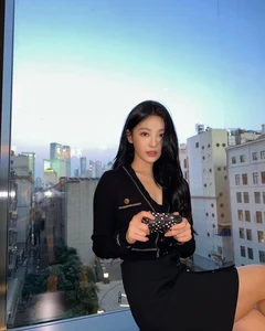 6 K-Pop Idols Who Are Global Fashion Icons and Trendsetters in 2024 - image 21