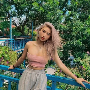 Fitness Inspiration: Hot Gymer Trang Lê Shares Her Effective Stretching Routine - image 2