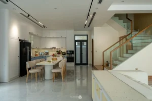 Healing Sunlit Home: A Warm Haven Designed for Kitchen Lovers and Cozy Family Dinners - image 18