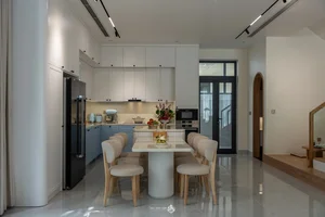 Healing Sunlit Home: A Warm Haven Designed for Kitchen Lovers and Cozy Family Dinners - image 32