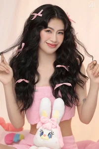 Thanh Nha’s Glamorous Transformation Sparks Heated Netizen Debate - image 11