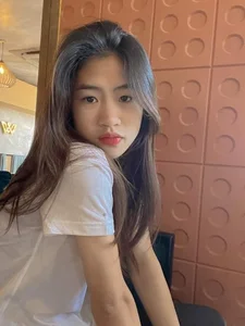 Thanh Nha’s Glamorous Transformation Sparks Heated Netizen Debate - image 1