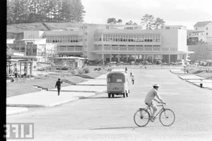Rare Vintage Photos of Da Lat Market from 63 Years Ago - image 3