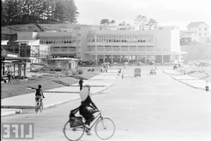 Rare Vintage Photos of Da Lat Market from 63 Years Ago - image 1