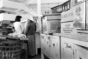 Rare Vintage Photos of Da Lat Market from 63 Years Ago - image 2