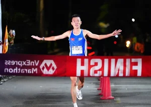 Hua Thuan Long and Nong Chang Win VnExpress Marathon 2024 - image 16