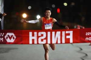 Hua Thuan Long and Nong Chang Win VnExpress Marathon 2024 - image 2
