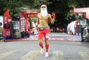 Hua Thuan Long and Nong Chang Win VnExpress Marathon 2024 - image 13