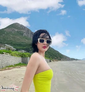 Hiền Hồ Bikini Style: Capturing Elegance and Confidence Amidst Public Interest - image 10