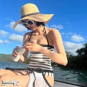 Hiền Hồ Bikini Style: Capturing Elegance and Confidence Amidst Public Interest - image 15