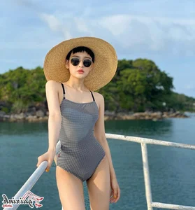 Hiền Hồ Bikini Style: Capturing Elegance and Confidence Amidst Public Interest - image 21