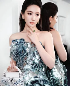 Crystal Liu Yifei Sets Historic Record with Three Major Awards in One Night - image 9