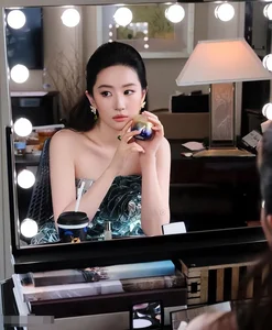 Crystal Liu Yifei Sets Historic Record with Three Major Awards in One Night - image 5