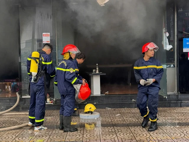Fire Incident Reported at Toan Cau Luxury Mobile Store in Dong Hoi City
