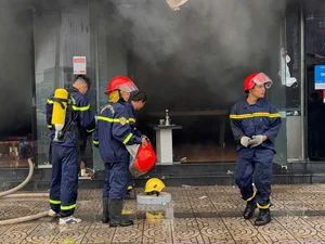 Fire Incident Reported at Toan Cau Luxury Mobile Store in Dong Hoi City - image 0