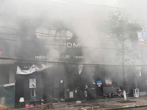 Fire Incident Reported at Toan Cau Luxury Mobile Store in Dong Hoi City - image 7