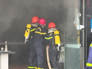 Fire Incident Reported at Toan Cau Luxury Mobile Store in Dong Hoi City - image 2