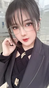 Trang Bit Tet’s Viral Success: Transitioning from Traditional Business to E-Commerce Star - image 0
