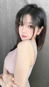 Trang Bit Tet’s Viral Success: Transitioning from Traditional Business to E-Commerce Star - image 2