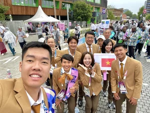Vietnamese Olympic Flag Bearer Goes Viral Online - image 3