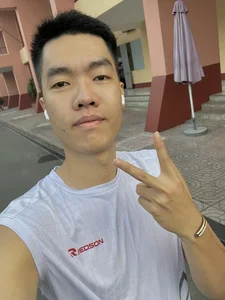 Vietnamese Olympic Flag Bearer Goes Viral Online - image 2
