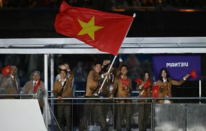 Vietnamese Olympic Flag Bearer Goes Viral Online - image 8