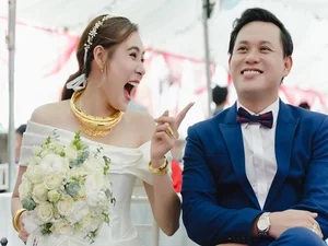 A Look into the Happy Marriage of the Actress Famous for Her Gold-Laden Wedding - image 3