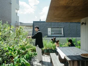 Modern Townhouse Design: 5m Voids and Dual Gardens for Natural Airflow - image 10