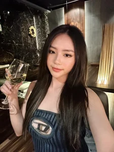 Where Is the Famous Saigon Hot Girl with the Unique Name Now? - image 2