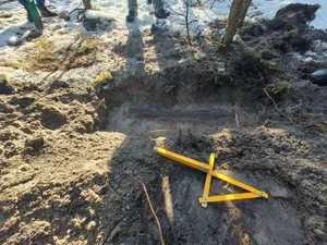 Stunning 2,000-Year-Old Roman Sword Discovered Unexpectedly in Poland - image 7