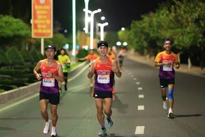 Trung Cuong and Thu Hang Claim Victory at VnExpress Marathon Nha Trang 21km - image 9