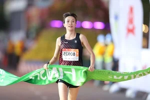 Trung Cuong and Thu Hang Claim Victory at VnExpress Marathon Nha Trang 21km - image 10