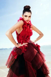 Le Hoang Phuong and Miss Grand Contestants Shine in Stunning Catwalk Showcase - image 5