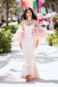 Le Hoang Phuong and Miss Grand Contestants Shine in Stunning Catwalk Showcase - image 3
