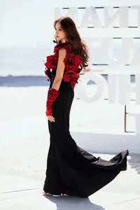 Le Hoang Phuong and Miss Grand Contestants Shine in Stunning Catwalk Showcase - image 0