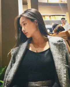 Volleyball Star Kim Hue’s Daughter Shows Off Her Stunning and Trendy Style - image 0